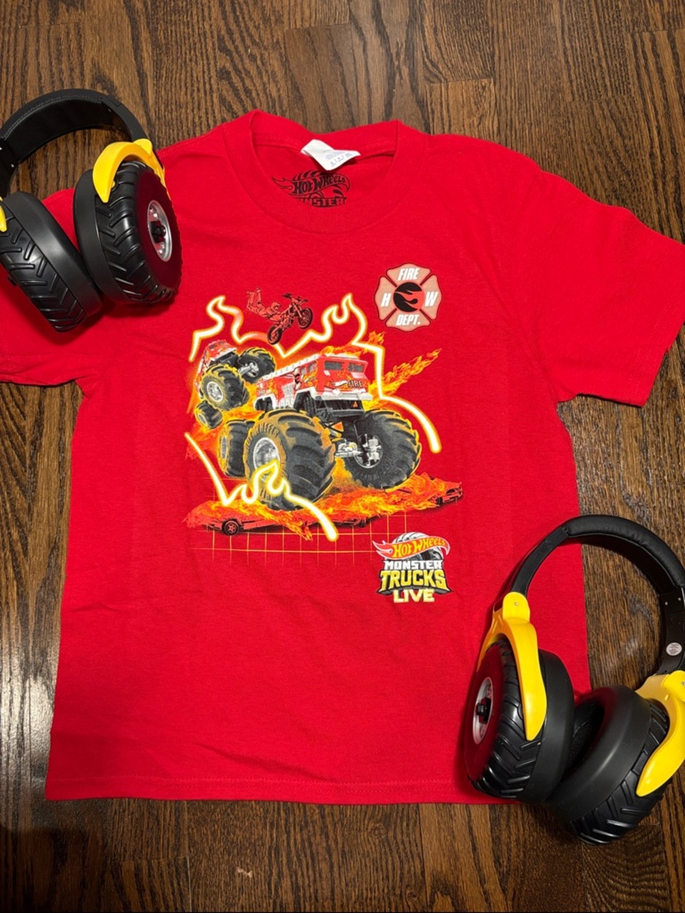 NEW Monster Trucks Live Red Kids T‑Shirt,  EUC ligh up noise reducing headphones